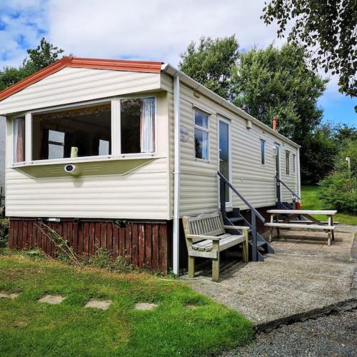 Hedgehog Holiday Home in the countryside, 10 mins to Lligwy beach - Tregele