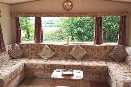 Hedgehog Holiday Home in the countryside, 10 mins to Lligwy beach in Rhos-y-bol