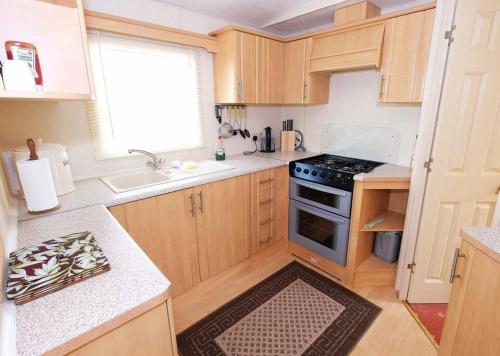Hedgehog Holiday Home in the countryside, 10 mins to Lligwy beach in Rhos-y-bol