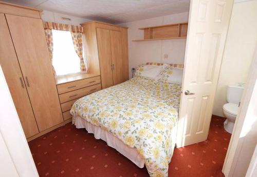 Hedgehog Holiday Home in the countryside, 10 mins to Lligwy beach in Rhos-y-bol