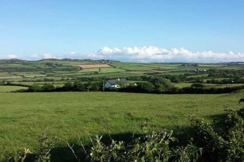 Hedgehog Holiday Home in the countryside, 10 mins to Lligwy beach in Rhos-y-bol