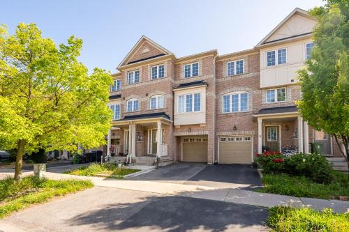 Beautiful Townhouse In Toronto - Woburn