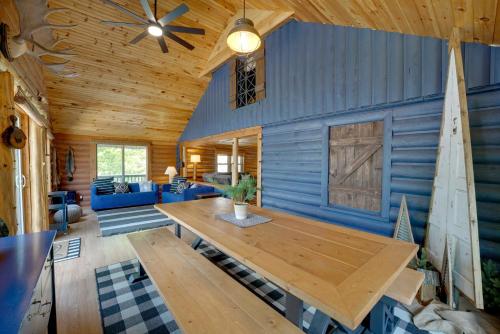 Diamond Lake Waterfront Cabin with Deck and Dock!