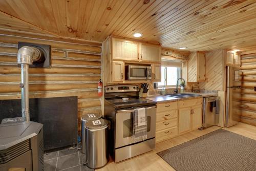 Diamond Lake Waterfront Cabin with Deck and Dock!