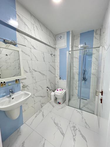 Marquis Blue Hotel - image 13