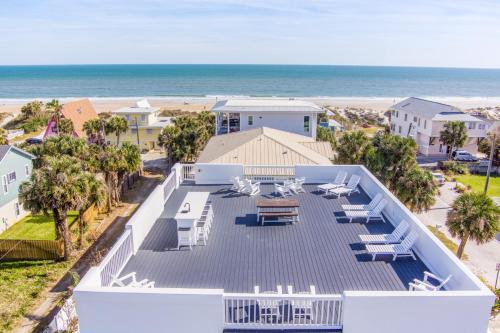 Sol Mate Roof top deck at the Beach Private heated pool spa and firepit