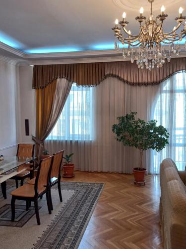 Neftiannikov Avenue Apartment