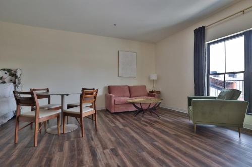 Urban Collective Boutique Hotel 5
