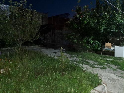 Garden, Nanayi guest house in Gyumri