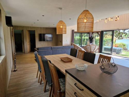 Chalet moderne au bord d'un lac in Bray Sur Seine