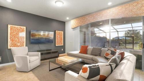 5 Bed 4 Bath Townhouse with Pool townhouse in Davenport, USA