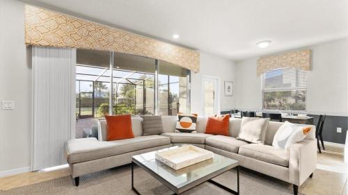 5 Bed 4 Bath Townhouse with Pool townhouse in Davenport, USA