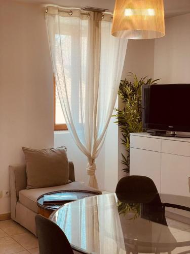 LOCATION TYPE T2 – APPARTEMENT – 4 COUCHAGES near Chateau Borely Marseille