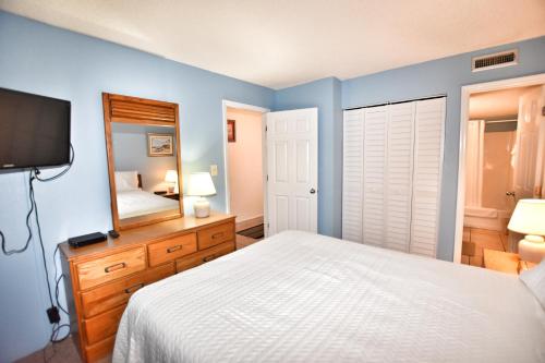 0105 Waters Edge Resort condo - image 9