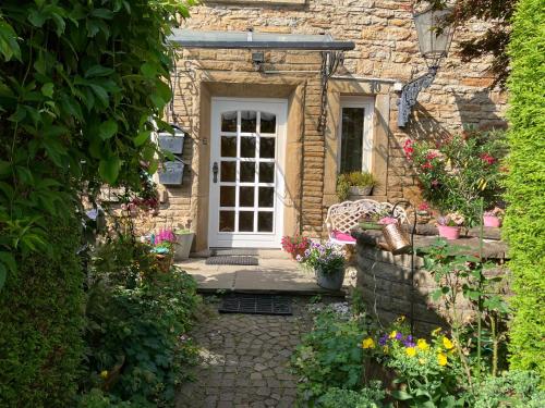 Ferienwohnung im Grünen mit Terrasse EG