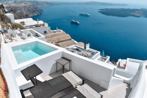 Suite Aqua con bañera de hidromasaje al aire libre y vistas a la caldera