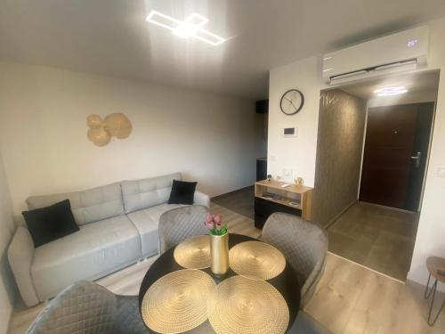 One-Bedroom Apartment image 8