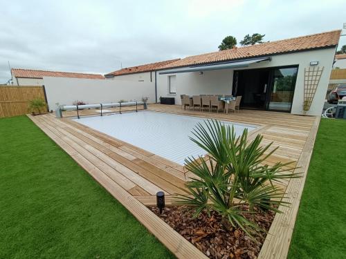 Charmante maison 8 personnes à 2km de la mer, avec piscine "HappyWeek" St Jean de Monts