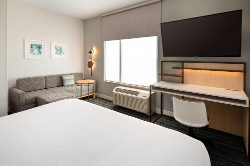 TownePlace Suites by Marriott Las Vegas North I-15 - image 5