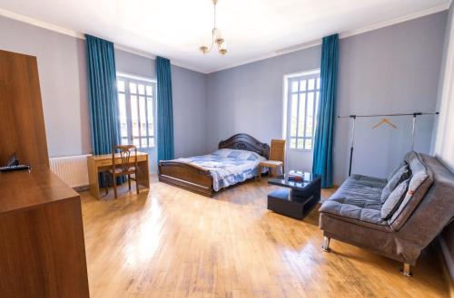 1 double bed, 1 sofa bed