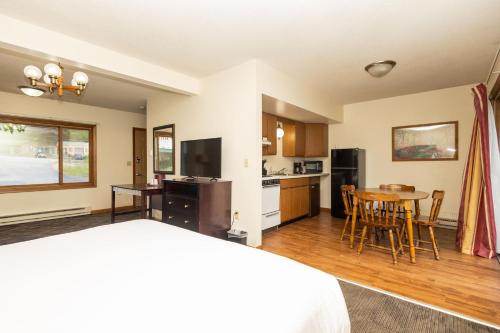 Brentwood Motor Inn in Marquette (MI)