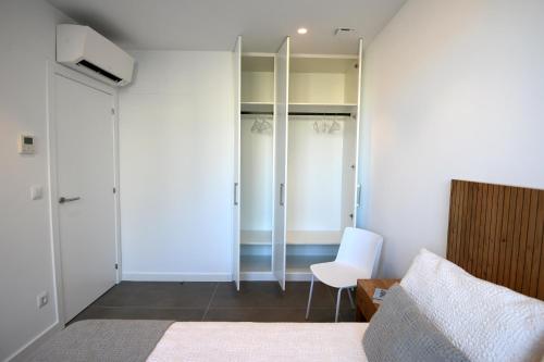 One-Bedroom Apartment image 6