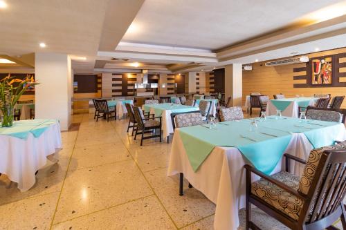 Restaurant, Hotel Faranda Express Puerta del Sol Porlamar in Margarita Island