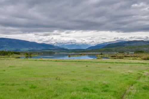 Mountain Meadows Condo Hike and Ski Summit County! - image 2