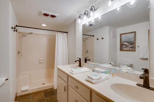 Mountain Meadows Condo Hike and Ski Summit County! - image 6