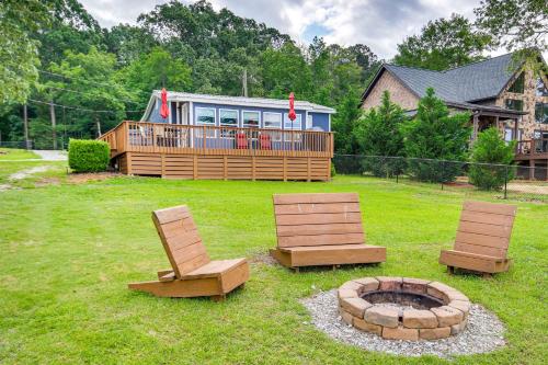 Lakefront Retreat with Private Dock! in Cross Hill, USA