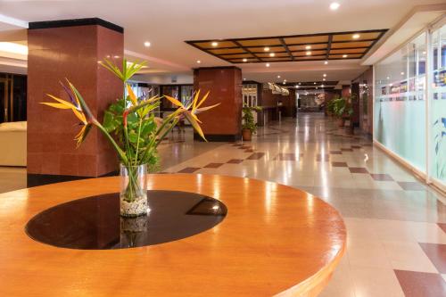 Lobby, Hotel Faranda Express Puerta del Sol Porlamar in Margarita Island