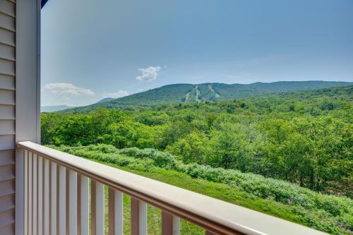 Lincoln Condo with Balcony and Mtn Views and Resort Perks - image 8