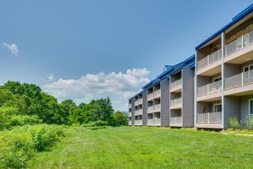 Lincoln Condo with Resort Amenities and Mountain Views