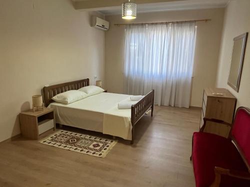 Irena and Papi's warm apartment, Tirana (photo 8)
