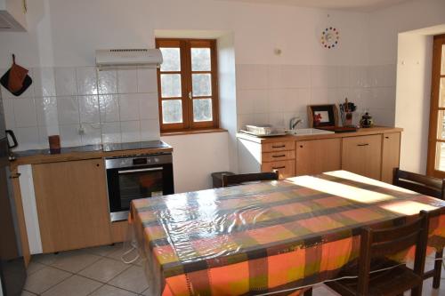 Facilities, Ancienne ferme tranquille en Haute Ardeche in Belhomme