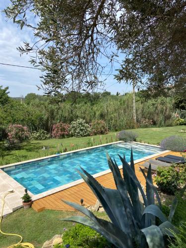 Maisonnette et piscine chambre d'hôte Miramas-le-Vieux