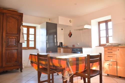 Facilities, Ancienne ferme tranquille en Haute Ardeche in Belhomme