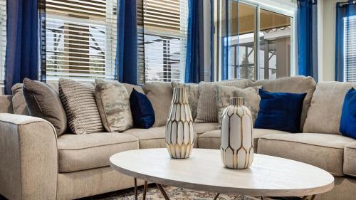 7 Bed Private Pool Home In Solterra Resort home in Davenport, USA