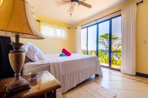 Guestroom, Villa Amor del Mar with Breathtaking View of Ocean & Jungle in Dominical