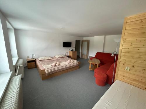 1 king bed, 1 double bed, 1 sofa bed