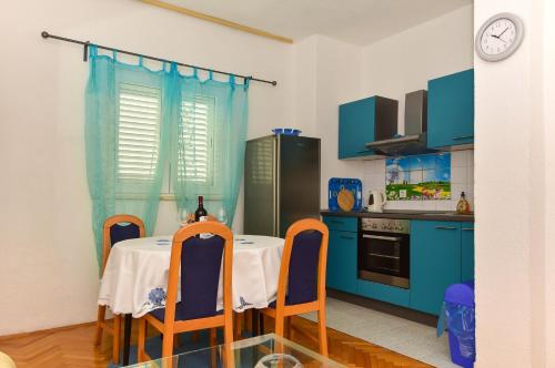 One-Bedroom Apartment image 10