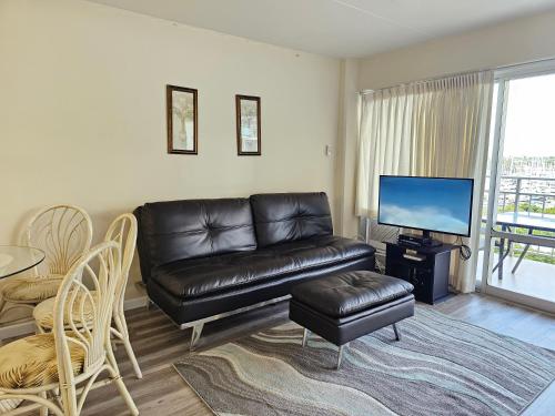 Ilikai Tower 531 Yacht Harbor View 1BR - main image