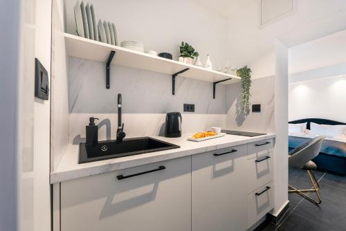 廚房, CITY BREAK Studio apartments in 史賓尼克舊城