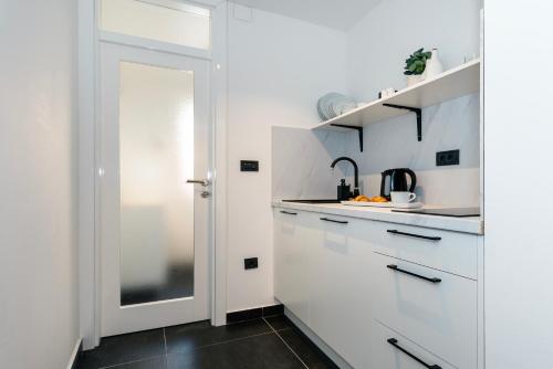 廚房, CITY BREAK Studio apartments in 史賓尼克舊城