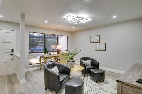 Bedford Retreat with Private Pool and Gas Grill! in Bedford, USA