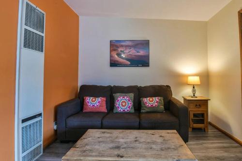 B&B Moab - Cozy Adventure Pad Near Downtown - Rose Tree 2 - Bed and Breakfast Moab