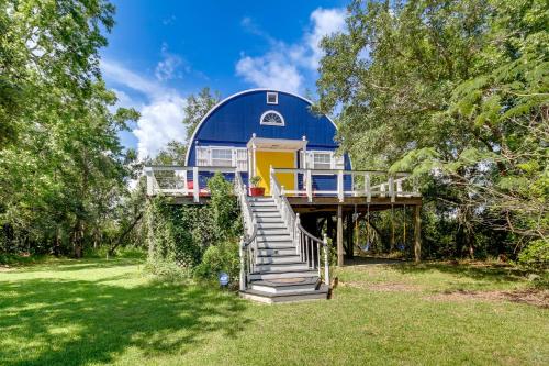 Charming Bay St Louis Home Deck, on Canal!