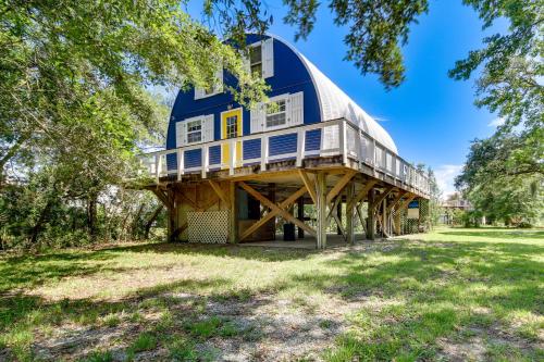 Charming Bay St Louis Home Deck, on Canal!