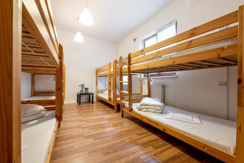 Target Hostel 5