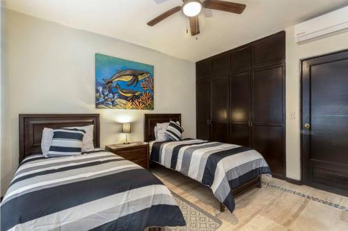 Chic Marina 2BR condo with Pool Access - image 2